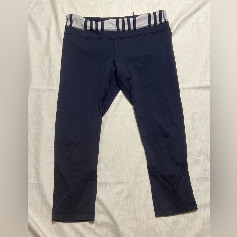 Lululemon size 8 capri length navy blue leggings Inspire crop
